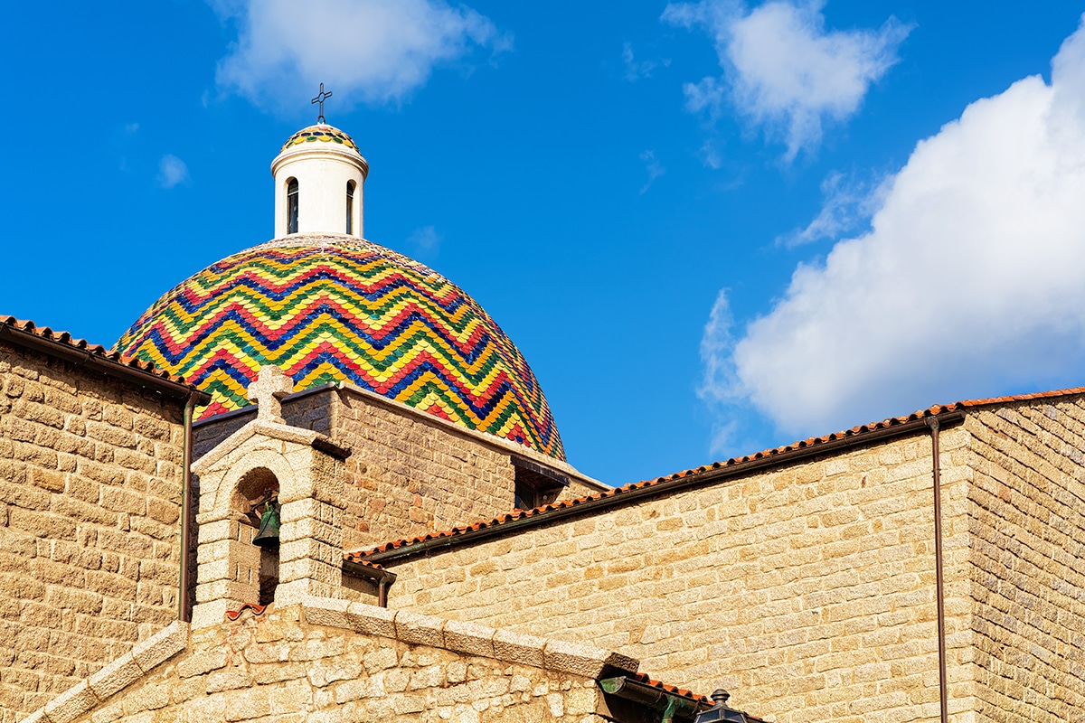 Vol Olbia- L'église Saint-Paul l'Apôtre - TUI